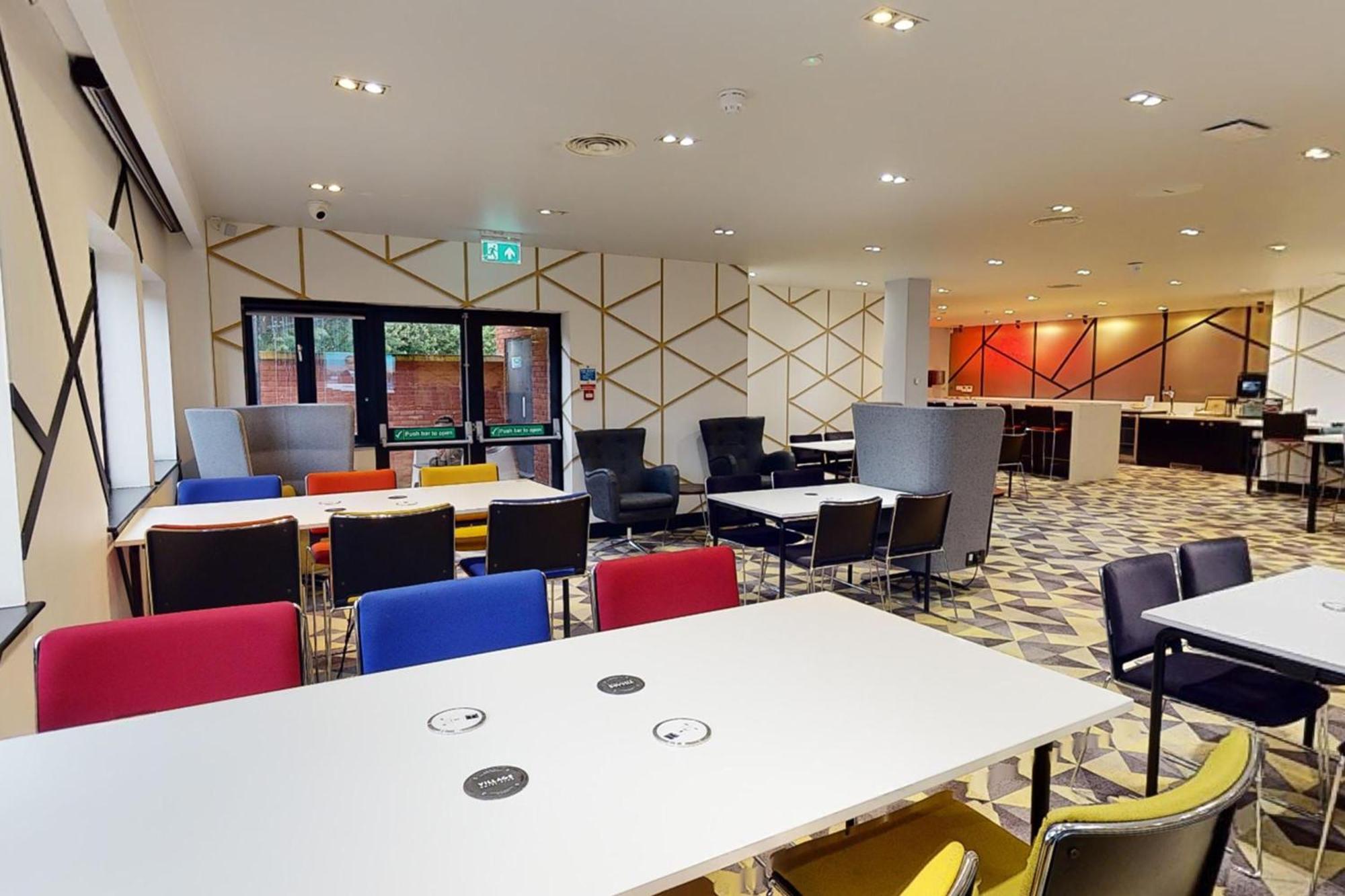 Village Hotel Cardiff Zewnętrze zdjęcie
