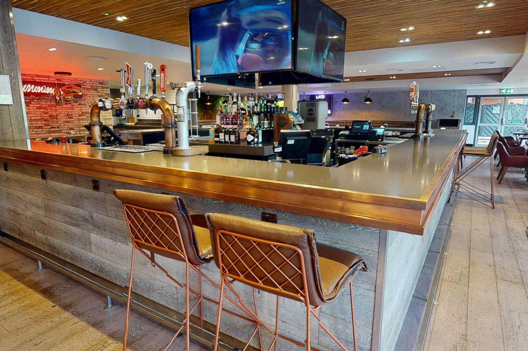 Village Hotel Cardiff Zewnętrze zdjęcie