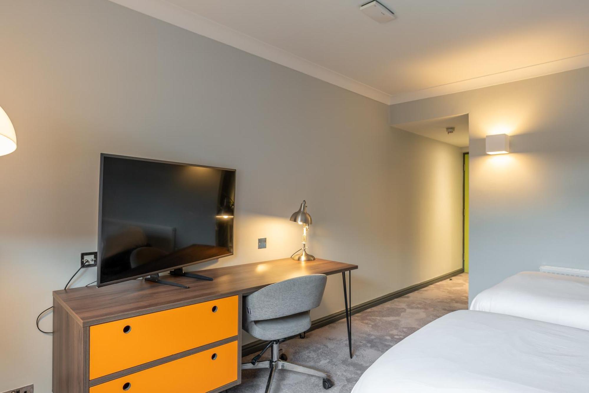 Village Hotel Cardiff Zewnętrze zdjęcie
